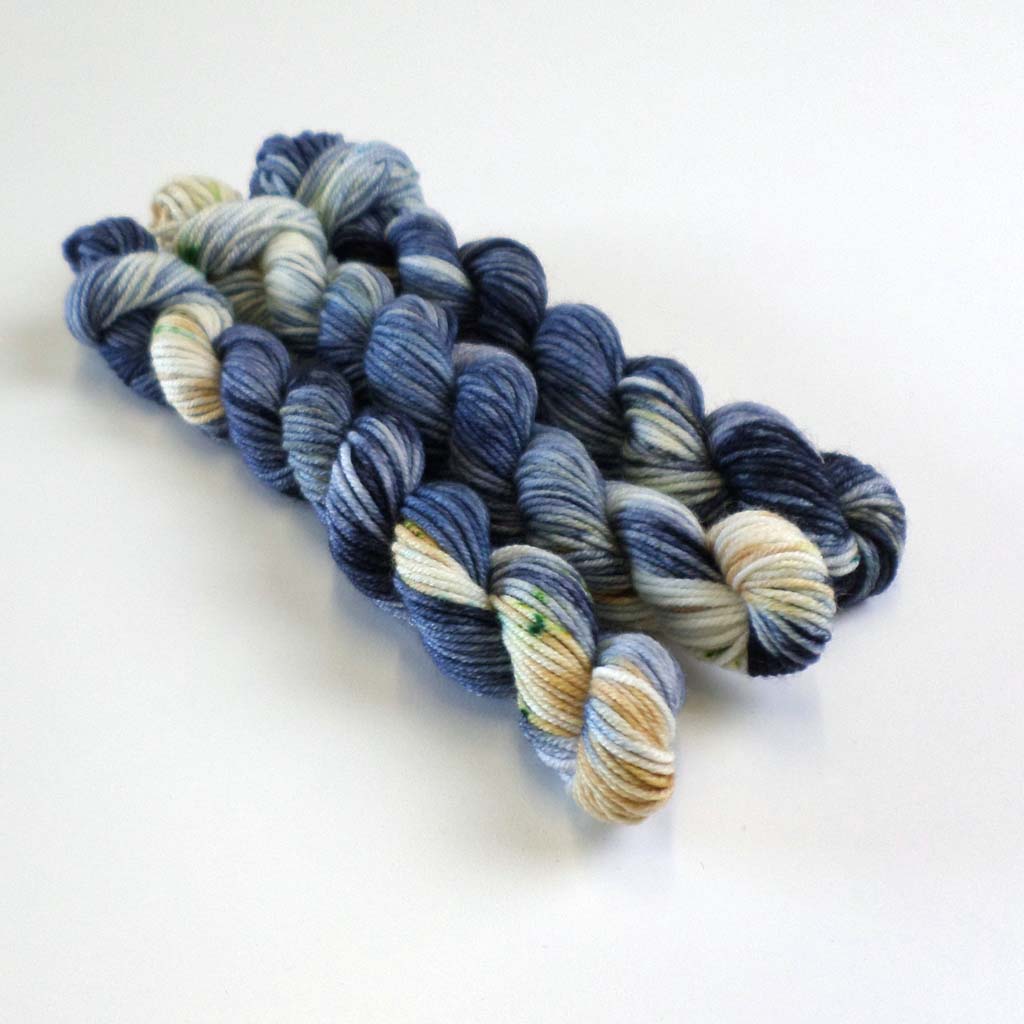 Coorie Coorie is a smooth, round yarn with excellent stitch